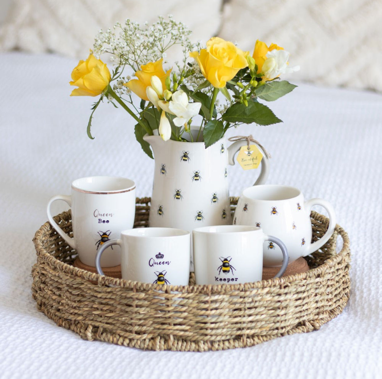 Gorgeous bee print rounded mug