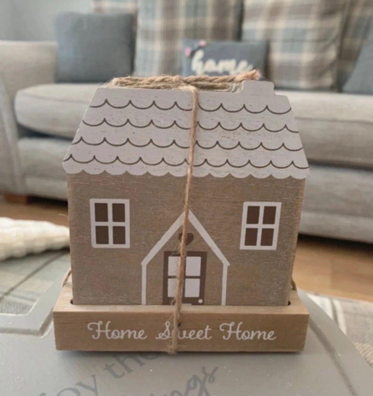Gorgeous set of 4 cottage home house shaped wooden coasters in stand